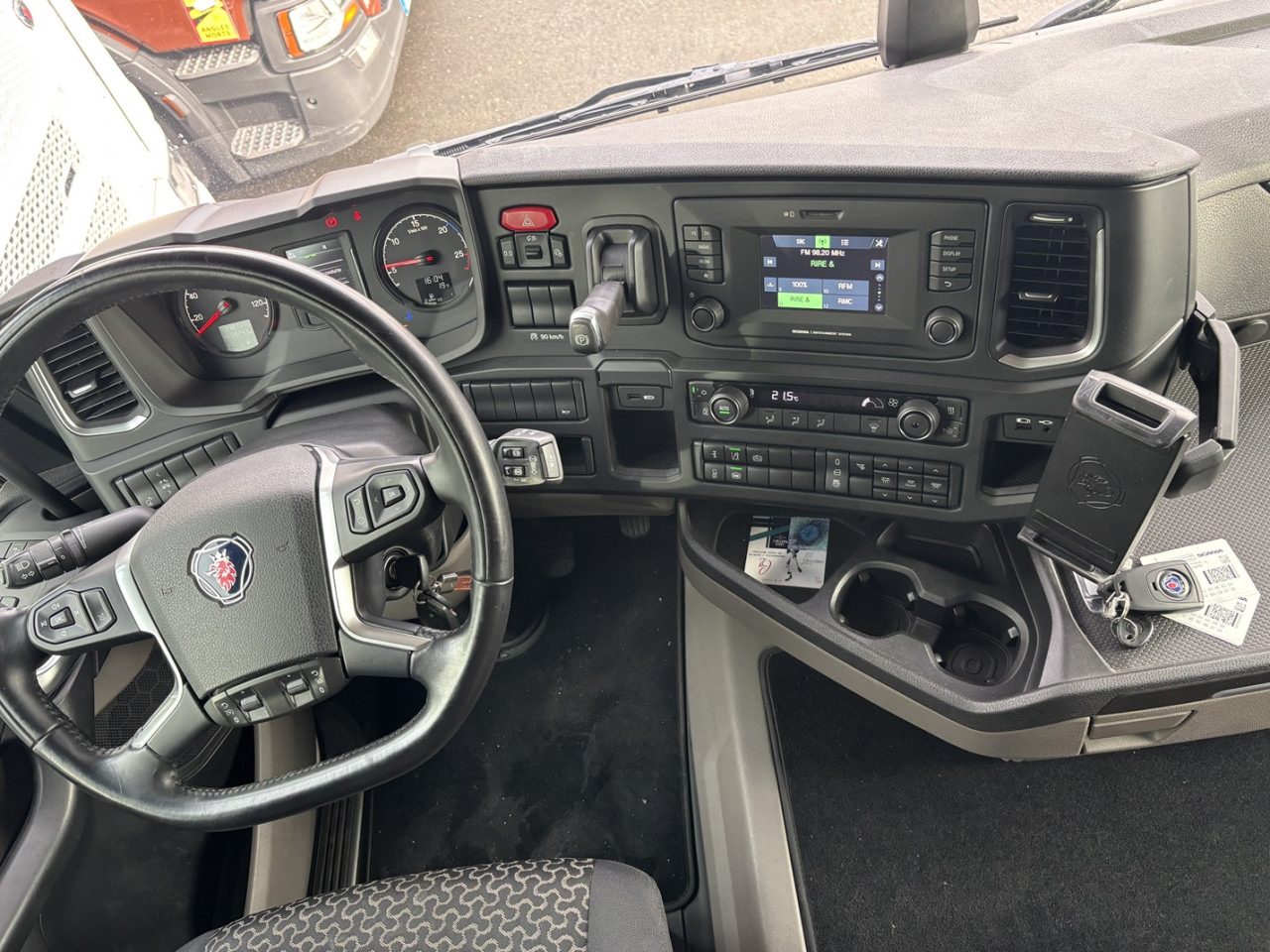 SCANIA R 460 A4x2NA - Vetopöytäauto: kuva SCANIA R 460 A4x2NA - Vetopöytäauto SCANIA R 460 A4x2NA - Vetopöytäauto: kuva SCANIA R 460 A4x2NA - Vetopöytäauto