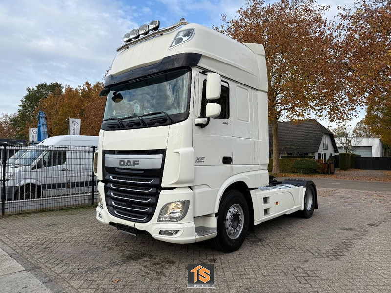 DAF FT XF 106.460 SSC RETARDER - KLIMA - 2 TANKS - GERMAN TRUCK - Vetopöytäauto: kuva DAF FT XF 106.460 SSC RETARDER - KLIMA - 2 TANKS - GERMAN TRUCK - Vetopöytäauto DAF FT XF 106.460 SSC RETARDER - KLIMA - 2 TANKS - GERMAN TRUCK - Vetopöytäauto: kuva DAF FT XF 106.460 SSC RETARDER - KLIMA - 2 TANKS - GERMAN TRUCK - Vetopöytäauto