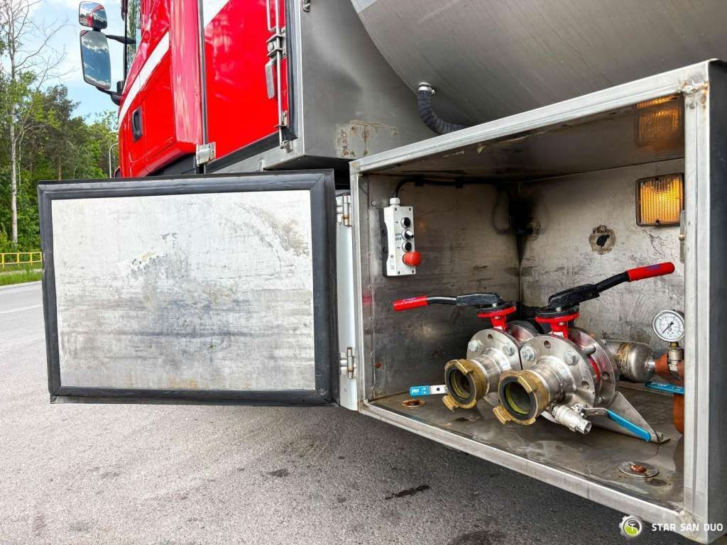 Scania D 320 FIRE BRIGADE Tank 12,000 Litres - Kuorma-auto: kuva Scania D 320 FIRE BRIGADE Tank 12,000 Litres - Kuorma-auto Scania D 320 FIRE BRIGADE Tank 12,000 Litres - Kuorma-auto: kuva Scania D 320 FIRE BRIGADE Tank 12,000 Litres - Kuorma-auto