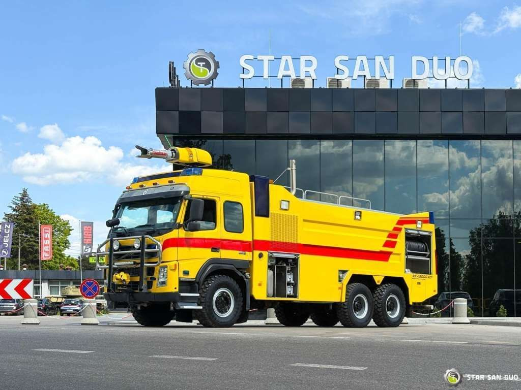 Volvo  FM 460 6x6 Rosenbauer Fire Truck LSP Water Tank - Kuorma-auto: kuva  Volvo  FM 460 6x6 Rosenbauer Fire Truck LSP Water Tank - Kuorma-auto Volvo  FM 460 6x6 Rosenbauer Fire Truck LSP Water Tank - Kuorma-auto: kuva  Volvo  FM 460 6x6 Rosenbauer Fire Truck LSP Water Tank - Kuorma-auto