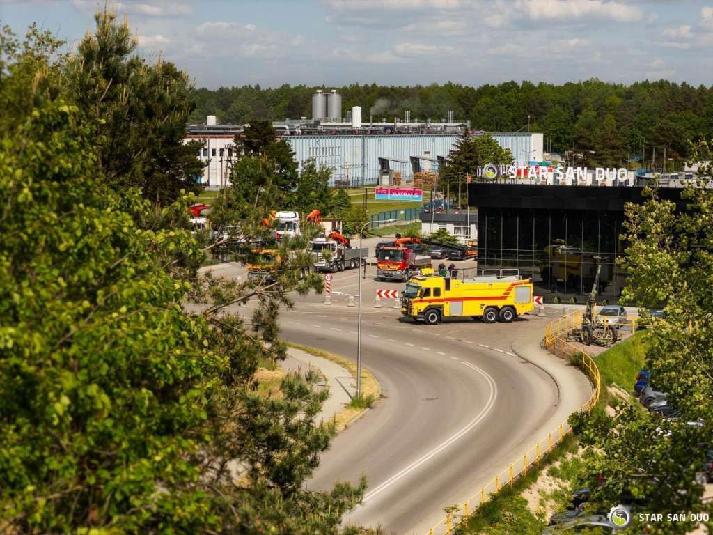Volvo FM 460 6x6 Rosenbauer Fire Truck LSP Water Tank - Kuorma-auto: kuva Volvo FM 460 6x6 Rosenbauer Fire Truck LSP Water Tank - Kuorma-auto Volvo FM 460 6x6 Rosenbauer Fire Truck LSP Water Tank - Kuorma-auto: kuva Volvo FM 460 6x6 Rosenbauer Fire Truck LSP Water Tank - Kuorma-auto