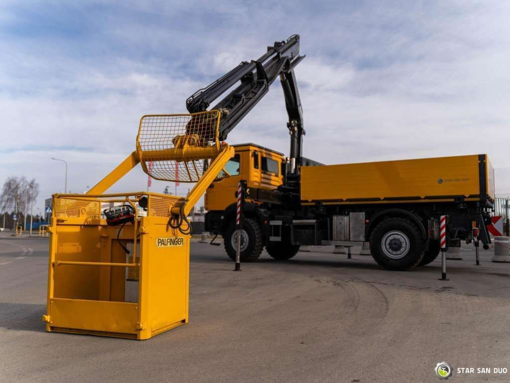 Nosturiauto, Lava-kuorma-auto MAN  TGM 18.340 4x4 PALFINGER PK 20002 CRANE BASKET MAN  TGM 18.340 4x4 PALFINGER PK 20002 CRANE BASKET: kuva Nosturiauto, Lava-kuorma-auto MAN  TGM 18.340 4x4 PALFINGER PK 20002 CRANE BASKET MAN  TGM 18.340 4x4 PALFINGER PK 20002 CRANE BASKET