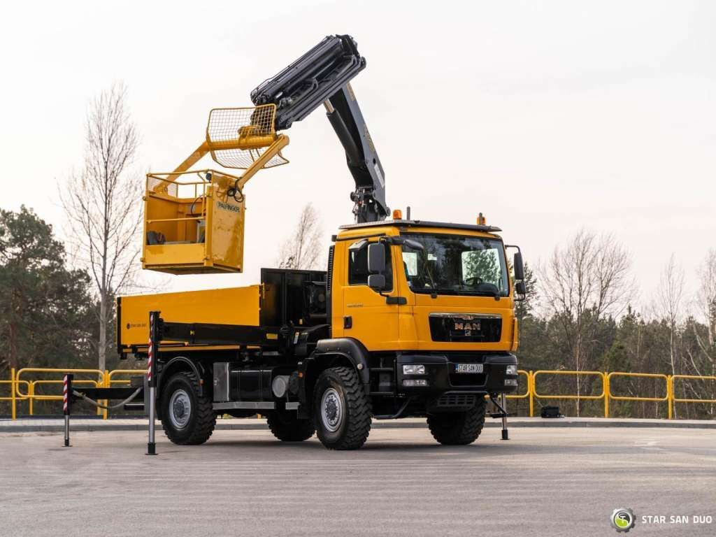 Nosturiauto, Lava-kuorma-auto MAN  TGM 18.340 4x4 PALFINGER PK 20002 CRANE BASKET MAN  TGM 18.340 4x4 PALFINGER PK 20002 CRANE BASKET: kuva Nosturiauto, Lava-kuorma-auto MAN  TGM 18.340 4x4 PALFINGER PK 20002 CRANE BASKET MAN  TGM 18.340 4x4 PALFINGER PK 20002 CRANE BASKET