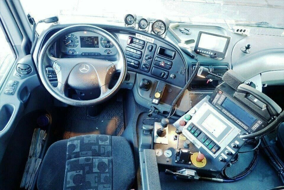 Itsekulkevat henkilönostimet Mercedes-Benz 3344 SRT SCHÖRLING Road Rail Railway Zweiweg .: kuva Itsekulkevat henkilönostimet Mercedes-Benz 3344 SRT SCHÖRLING Road Rail Railway Zweiweg .