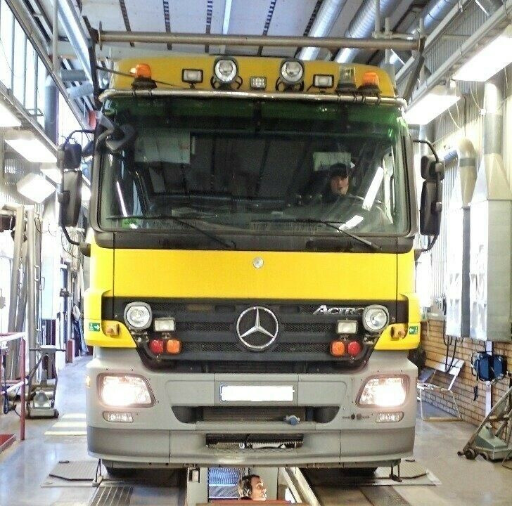 Itsekulkevat henkilönostimet Mercedes-Benz 3344 SRT SCHÖRLING Road Rail Railway Zweiweg .: kuva Itsekulkevat henkilönostimet Mercedes-Benz 3344 SRT SCHÖRLING Road Rail Railway Zweiweg .