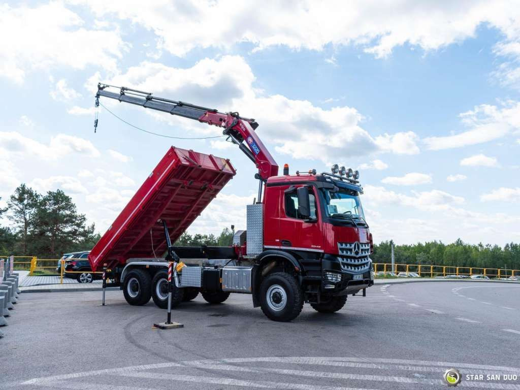 Mercedes-Benz AROCS 3345 6x6 HMF 3220 Winch Crane Tipper - Kippiauto kuorma-auto: kuva Mercedes-Benz AROCS 3345 6x6 HMF 3220 Winch Crane Tipper - Kippiauto kuorma-auto Mercedes-Benz AROCS 3345 6x6 HMF 3220 Winch Crane Tipper - Kippiauto kuorma-auto: kuva Mercedes-Benz AROCS 3345 6x6 HMF 3220 Winch Crane Tipper - Kippiauto kuorma-auto