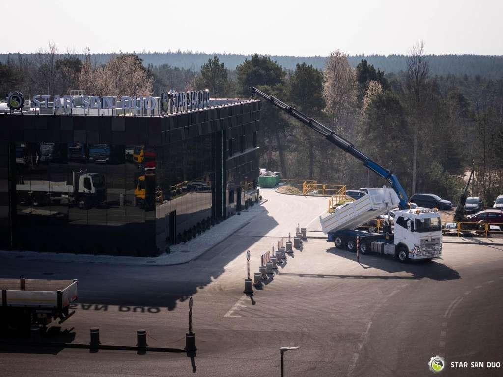 Nosturiauto Volvo  FH 16.550 8x4 Palfinger PK 34002-SH Crane Kippe: kuva Nosturiauto Volvo  FH 16.550 8x4 Palfinger PK 34002-SH Crane Kippe
