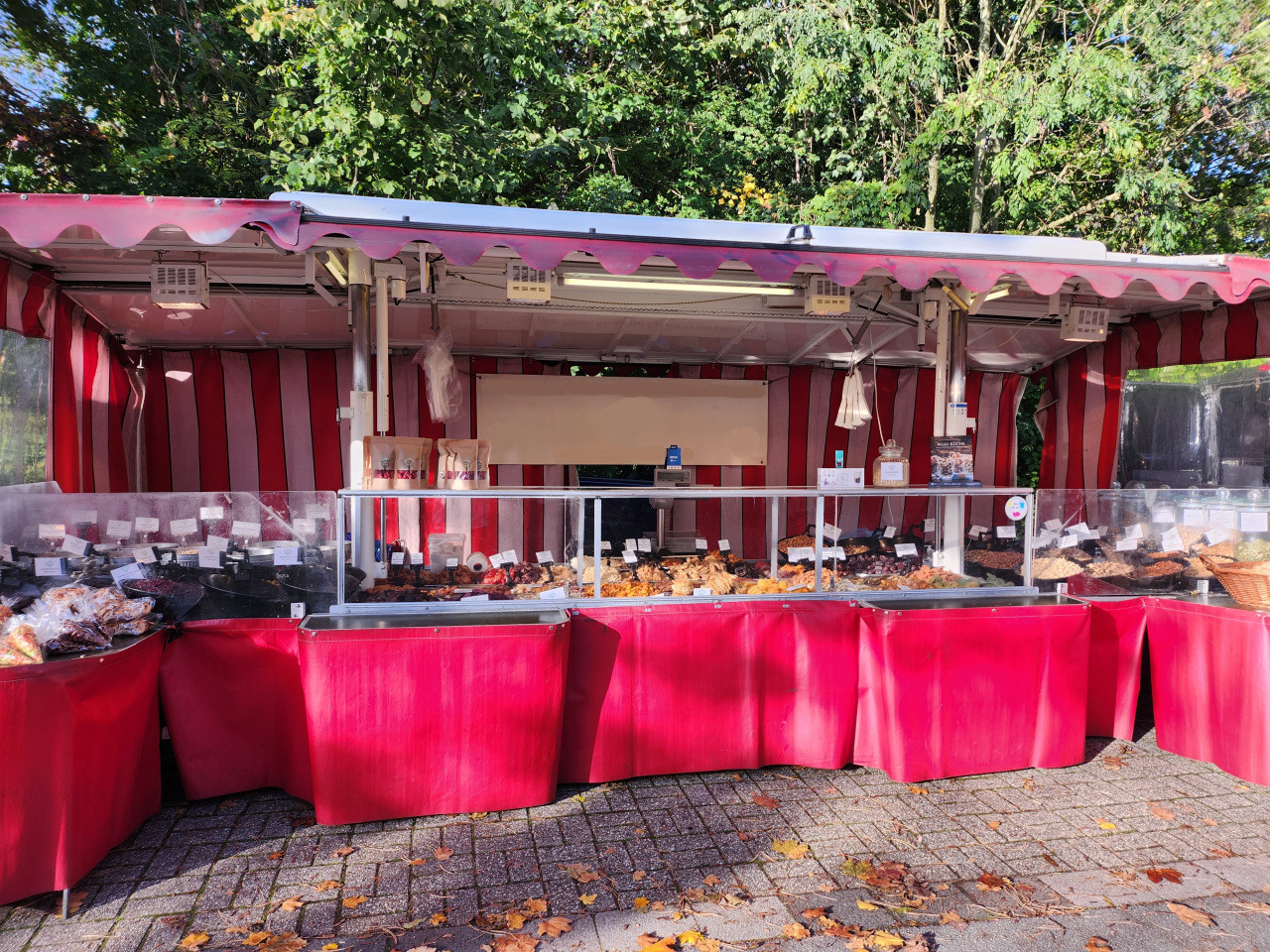 Verkaufsanhänger Alf - Myyntivaunu: kuva Verkaufsanhänger Alf - Myyntivaunu Verkaufsanhänger Alf - Myyntivaunu: kuva Verkaufsanhänger Alf - Myyntivaunu