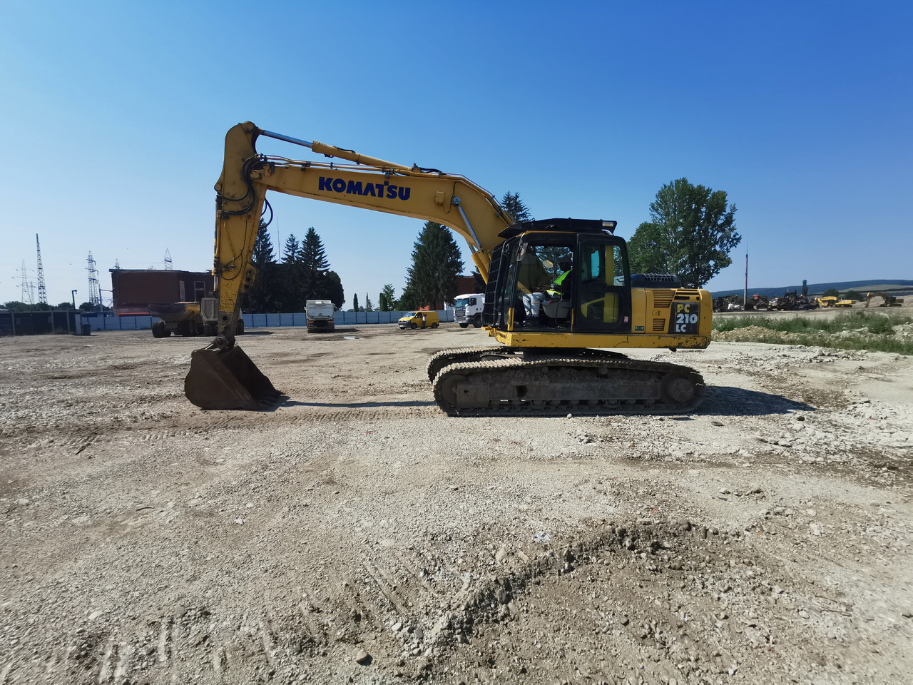 KOMATSU PC210 LC - 8 - Kaivuri: kuva KOMATSU PC210 LC - 8 - Kaivuri KOMATSU PC210 LC - 8 - Kaivuri: kuva KOMATSU PC210 LC - 8 - Kaivuri