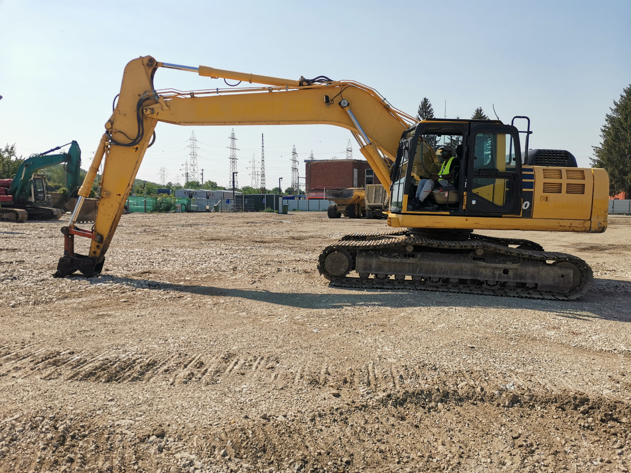 KOMATSU PC240 - Kaivuri: kuva KOMATSU PC240 - Kaivuri KOMATSU PC240 - Kaivuri: kuva KOMATSU PC240 - Kaivuri