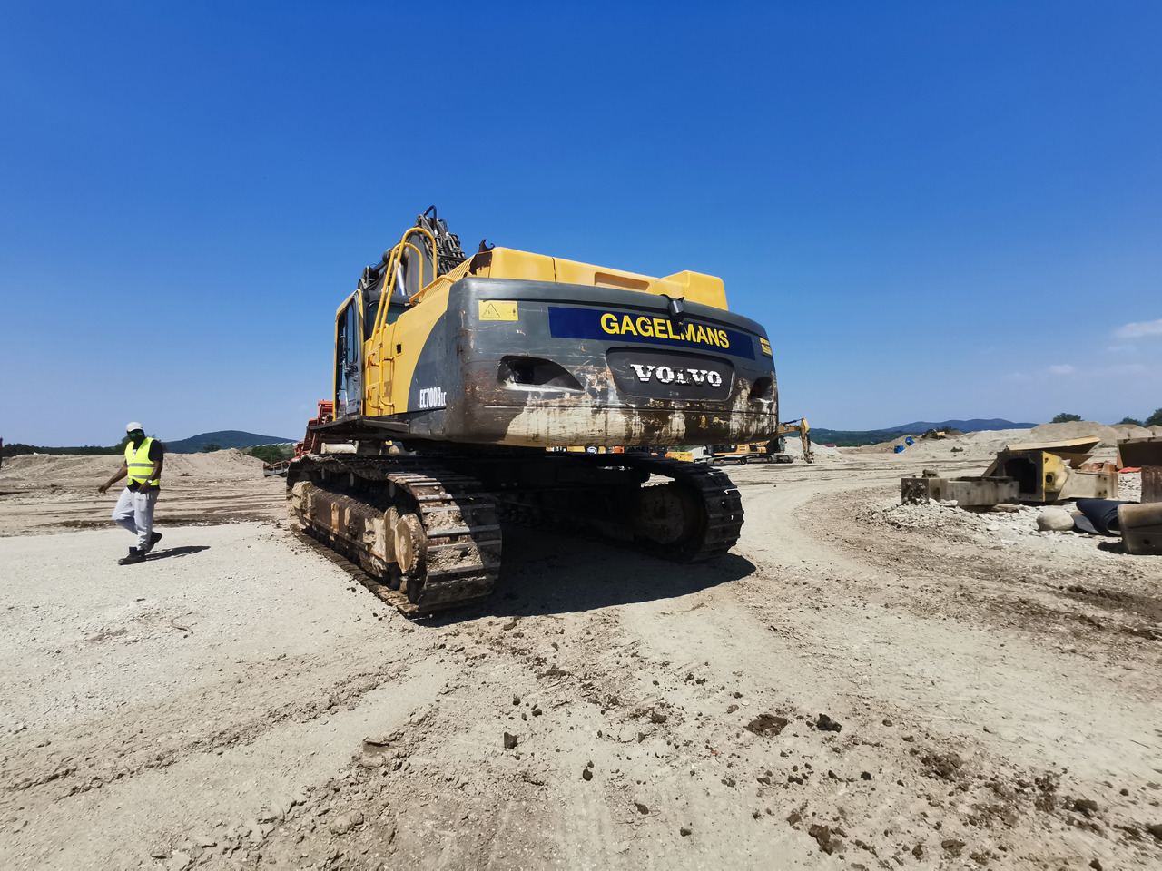 VOLVO 700 B - Telakaivukone: kuva VOLVO 700 B - Telakaivukone VOLVO 700 B - Telakaivukone: kuva VOLVO 700 B - Telakaivukone