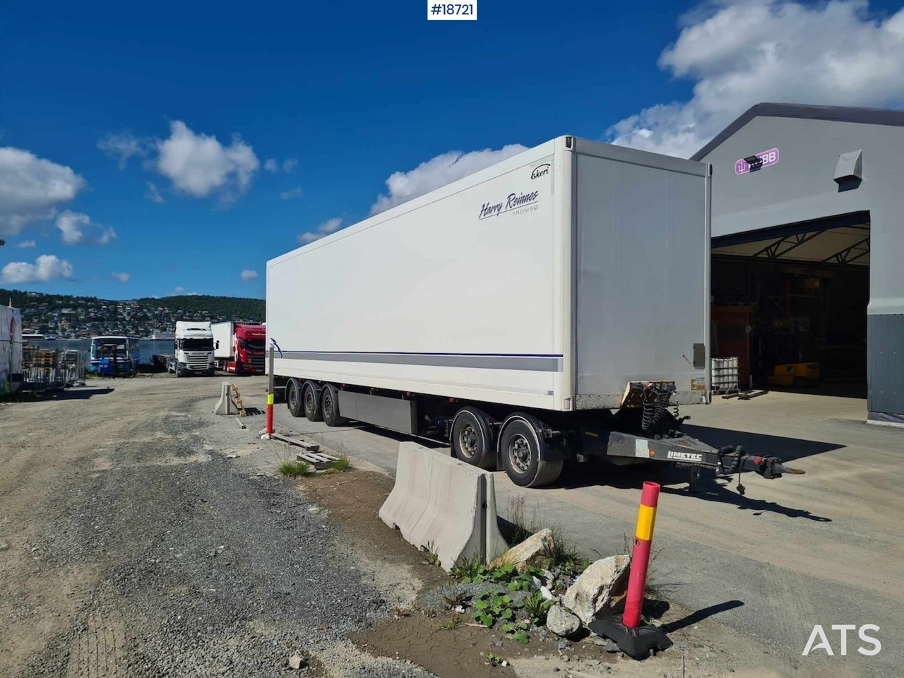 Ekeri 3-axle cabinet semitrailer w/ full side opening. - Umpikori perävaunu: kuva Ekeri 3-axle cabinet semitrailer w/ full side opening. - Umpikori perävaunu Ekeri 3-axle cabinet semitrailer w/ full side opening. - Umpikori perävaunu: kuva Ekeri 3-axle cabinet semitrailer w/ full side opening. - Umpikori perävaunu