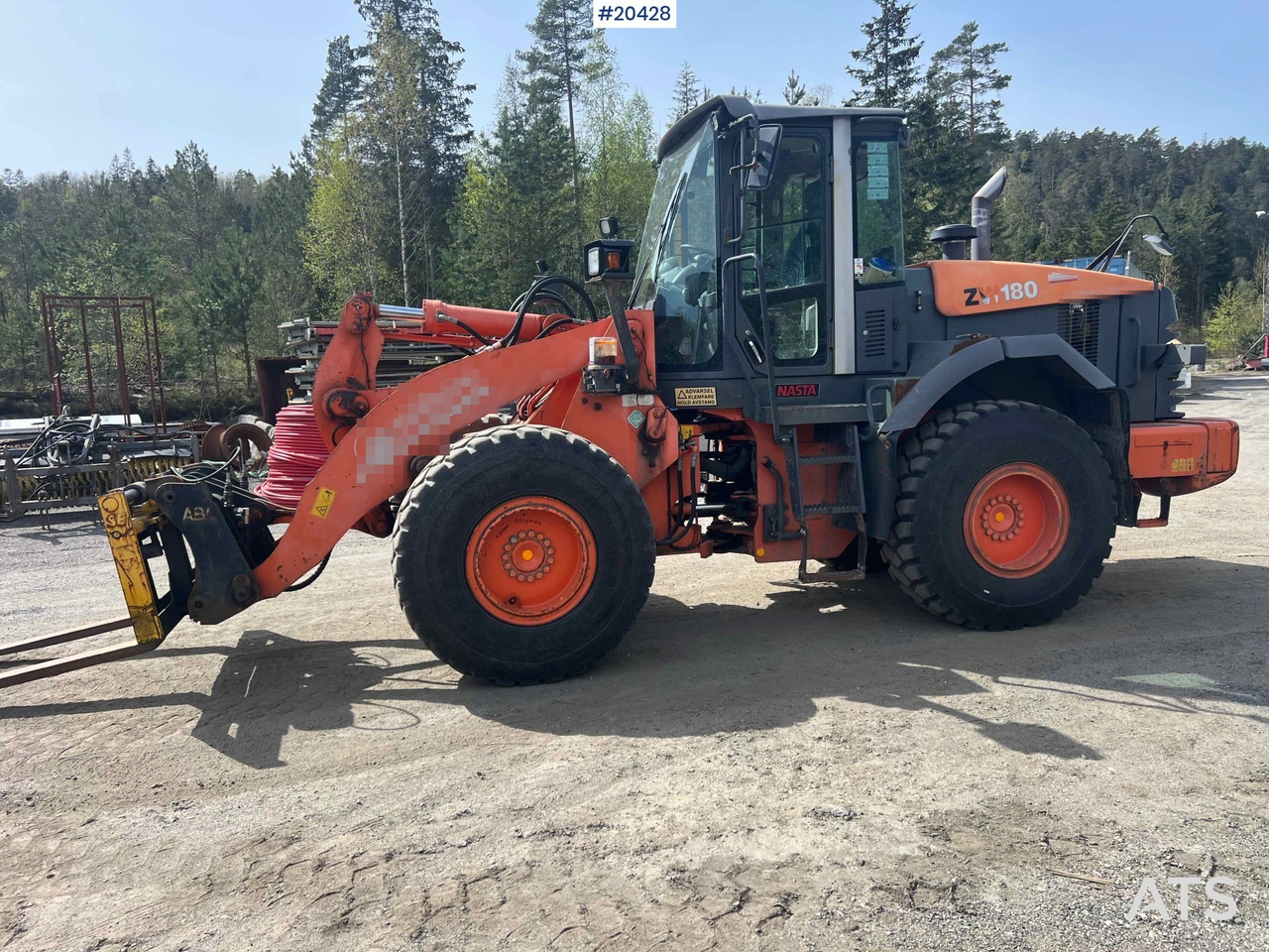 Hitachi ZW 180 - Pyöräkuormaaja: kuva Hitachi ZW 180 - Pyöräkuormaaja Hitachi ZW 180 - Pyöräkuormaaja: kuva Hitachi ZW 180 - Pyöräkuormaaja