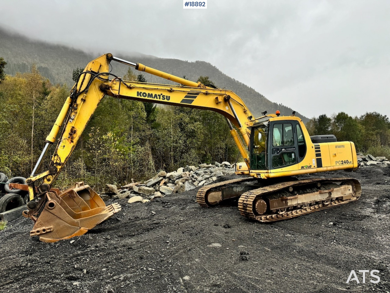 Komatsu PC240LC-6K Beltegraver m/ Graveskuffe - Kaivuri: kuva Komatsu PC240LC-6K Beltegraver m/ Graveskuffe - Kaivuri Komatsu PC240LC-6K Beltegraver m/ Graveskuffe - Kaivuri: kuva Komatsu PC240LC-6K Beltegraver m/ Graveskuffe - Kaivuri