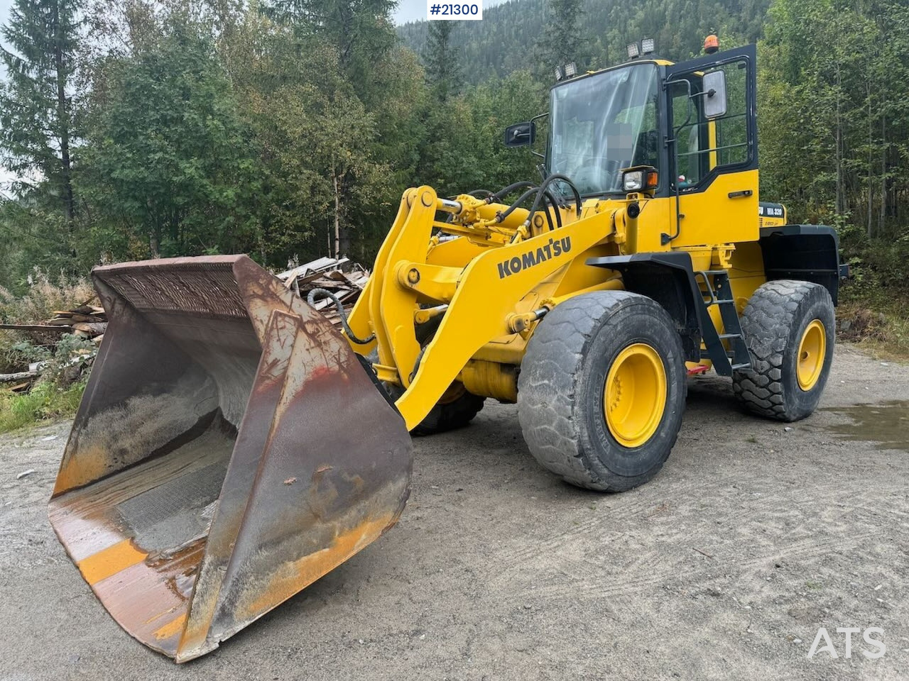 Komatsu WA320-3H - Pyöräkuormaaja: kuva Komatsu WA320-3H - Pyöräkuormaaja Komatsu WA320-3H - Pyöräkuormaaja: kuva Komatsu WA320-3H - Pyöräkuormaaja