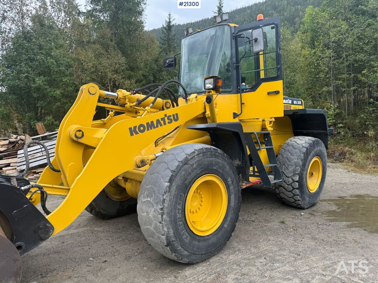 Komatsu WA320-3H - Pyöräkuormaaja: kuva Komatsu WA320-3H - Pyöräkuormaaja Komatsu WA320-3H - Pyöräkuormaaja: kuva Komatsu WA320-3H - Pyöräkuormaaja