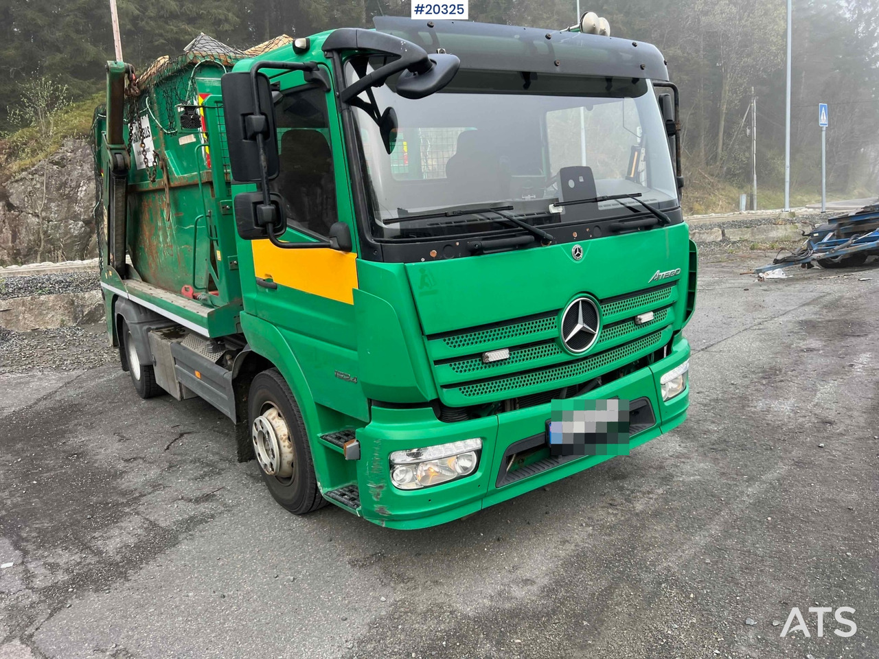 Nostovarsi-vaihtolavakuorma kuorma-auto Mercedes Atego 1524: kuva Nostovarsi-vaihtolavakuorma kuorma-auto Mercedes Atego 1524