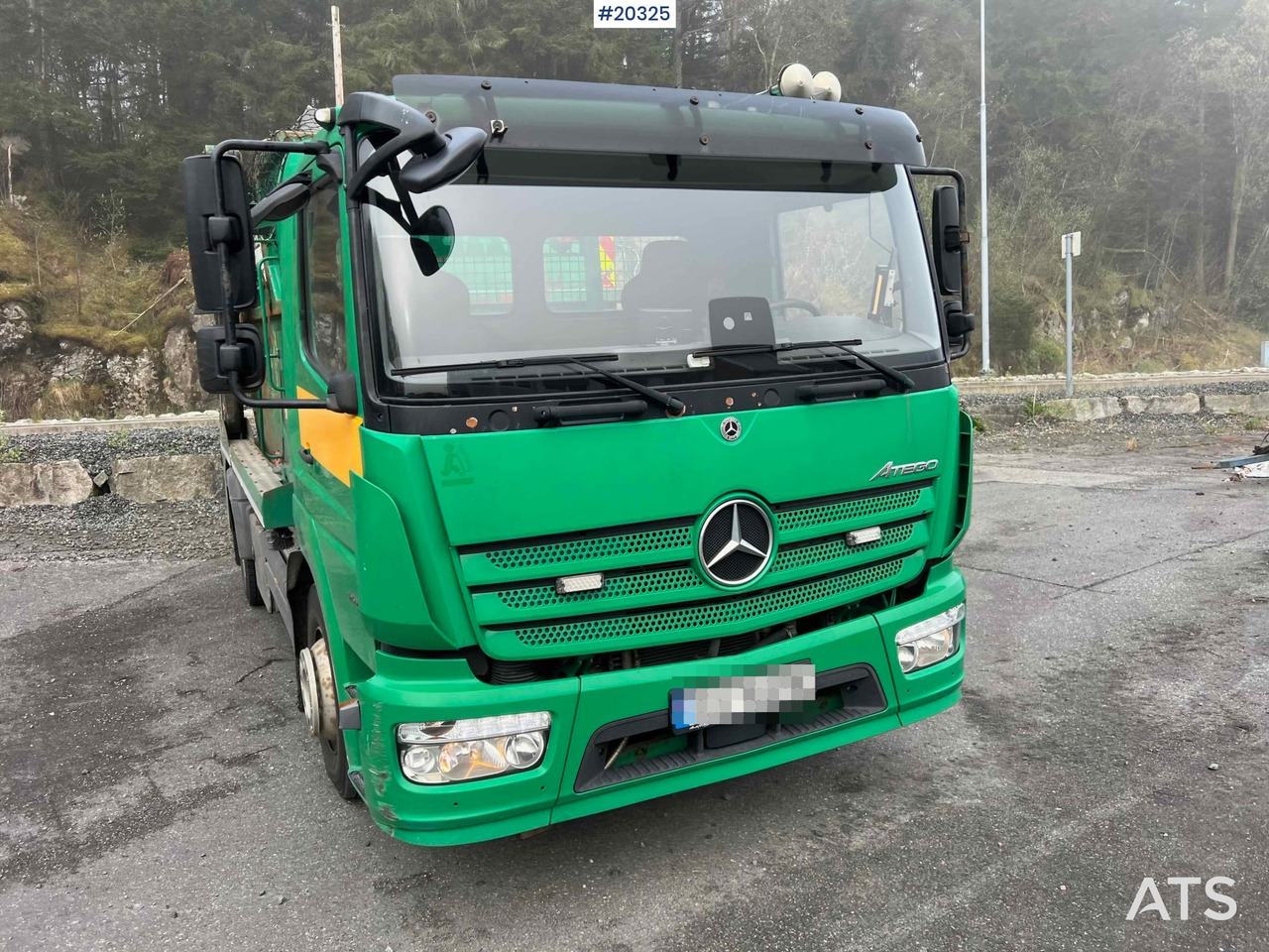 Nostovarsi-vaihtolavakuorma kuorma-auto Mercedes Atego 1524: kuva Nostovarsi-vaihtolavakuorma kuorma-auto Mercedes Atego 1524