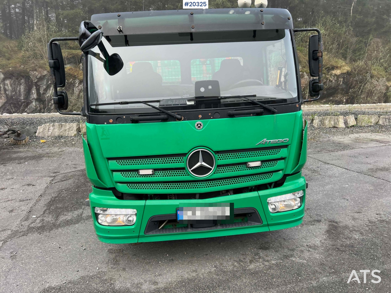 Nostovarsi-vaihtolavakuorma kuorma-auto Mercedes Atego 1524: kuva Nostovarsi-vaihtolavakuorma kuorma-auto Mercedes Atego 1524