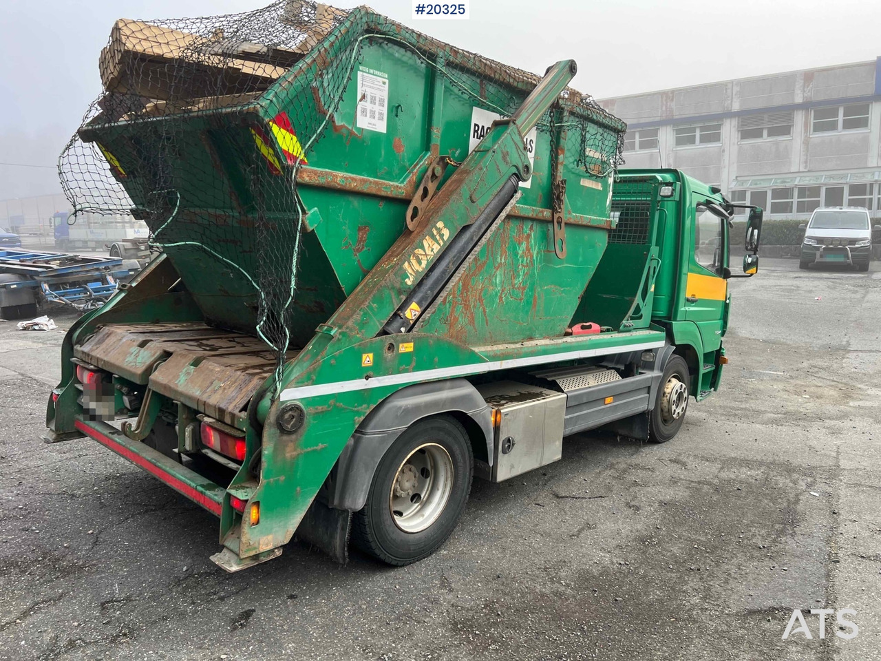 Nostovarsi-vaihtolavakuorma kuorma-auto Mercedes Atego 1524: kuva Nostovarsi-vaihtolavakuorma kuorma-auto Mercedes Atego 1524