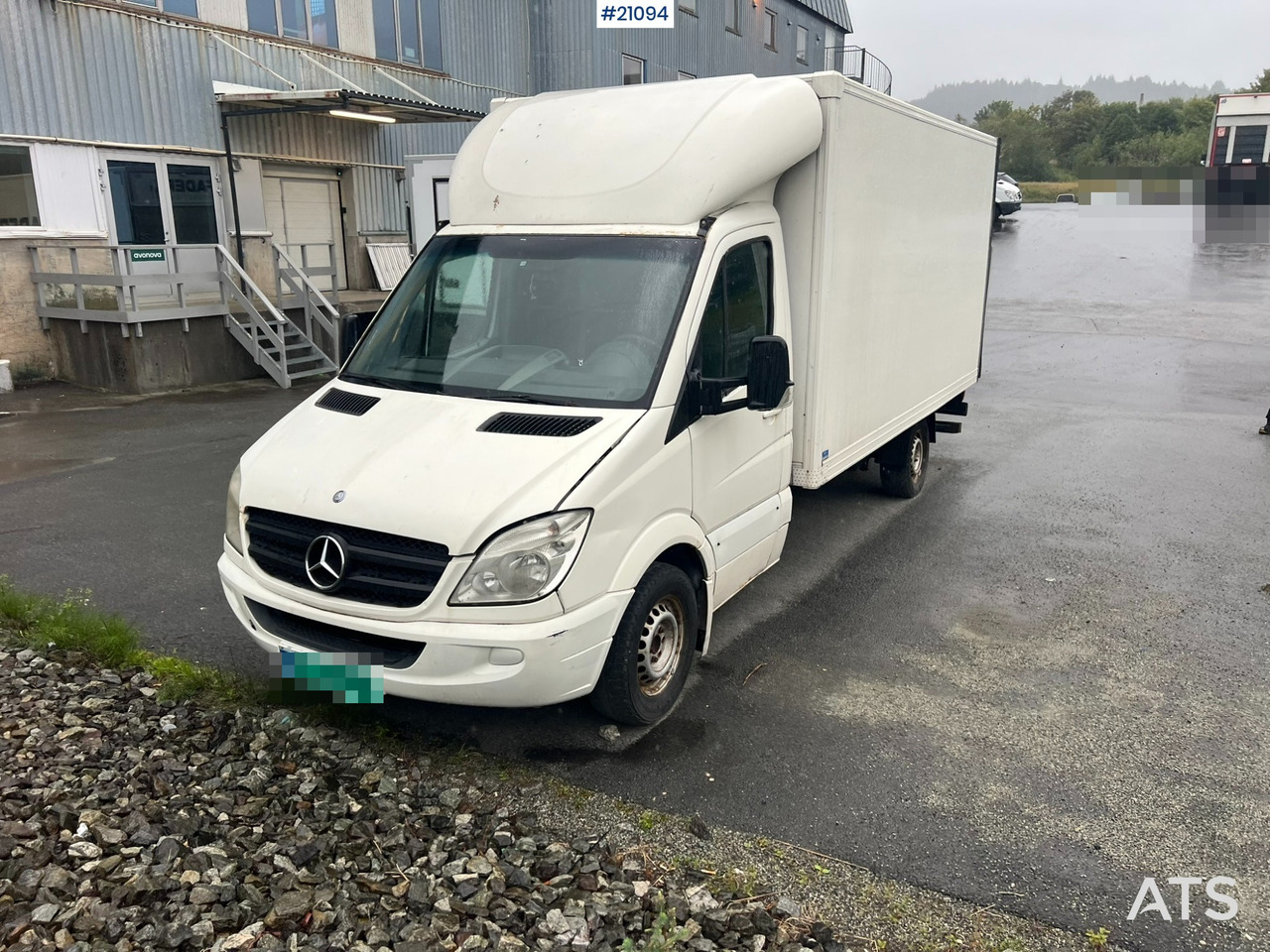 Umpikori kuorma-auto Mercedes Varebil: kuva Umpikori kuorma-auto Mercedes Varebil