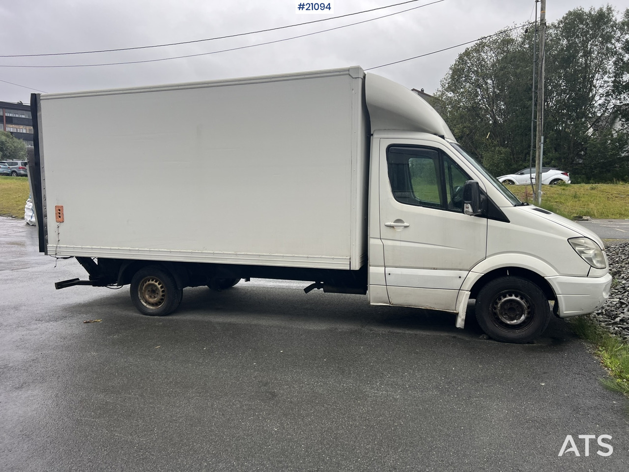 Umpikori kuorma-auto Mercedes Varebil: kuva Umpikori kuorma-auto Mercedes Varebil