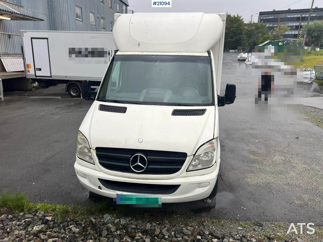 Umpikori kuorma-auto Mercedes Varebil: kuva Umpikori kuorma-auto Mercedes Varebil
