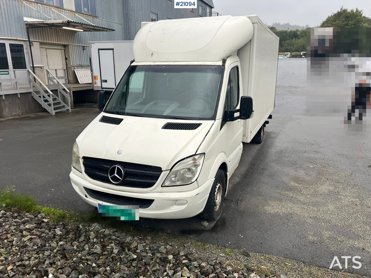 Umpikori kuorma-auto Mercedes Varebil: kuva Umpikori kuorma-auto Mercedes Varebil