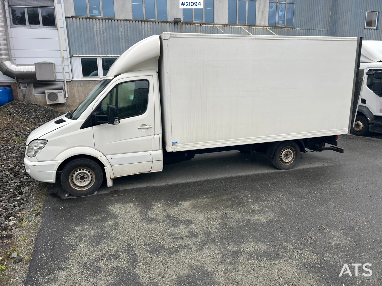 Umpikori kuorma-auto Mercedes Varebil: kuva Umpikori kuorma-auto Mercedes Varebil