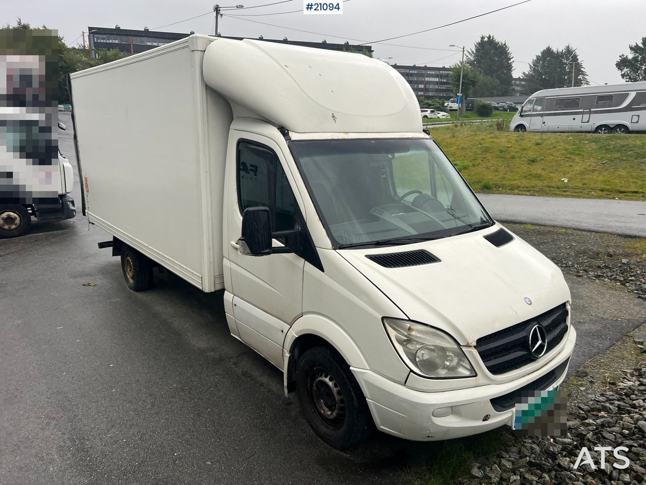 Umpikori kuorma-auto Mercedes Varebil: kuva Umpikori kuorma-auto Mercedes Varebil