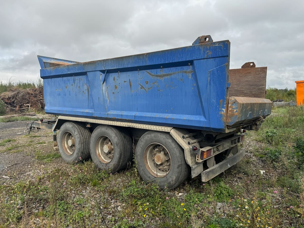 Nor-Slep Trippel kjerre - Kippiauto perävaunu: kuva Nor-Slep Trippel kjerre - Kippiauto perävaunu Nor-Slep Trippel kjerre - Kippiauto perävaunu: kuva Nor-Slep Trippel kjerre - Kippiauto perävaunu