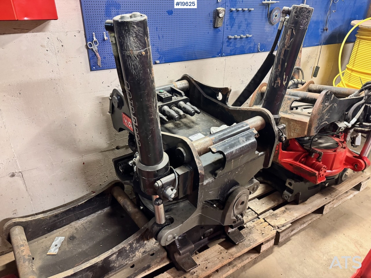 OilQuick Rototilt - Rototilt: kuva OilQuick Rototilt - Rototilt OilQuick Rototilt - Rototilt: kuva OilQuick Rototilt - Rototilt