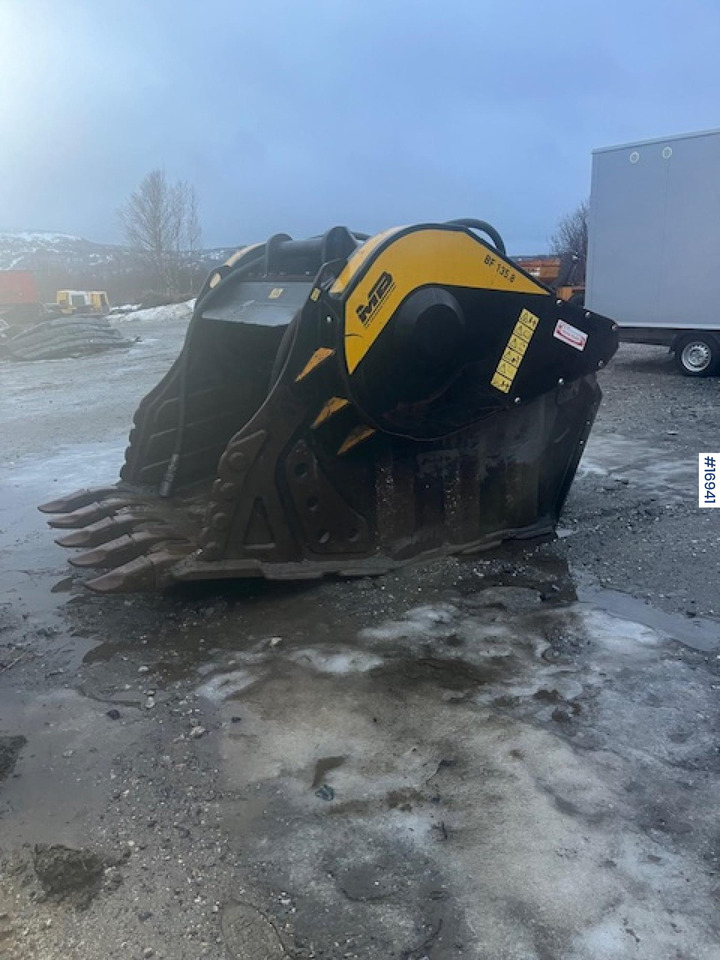 MB knuseskuffe m/ G90 feste - Rakennuskoneet: kuva MB knuseskuffe m/ G90 feste - Rakennuskoneet MB knuseskuffe m/ G90 feste - Rakennuskoneet: kuva MB knuseskuffe m/ G90 feste - Rakennuskoneet