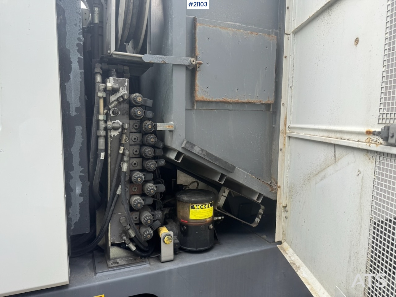 Lakaisuauto Ravo 540: kuva Lakaisuauto Ravo 540