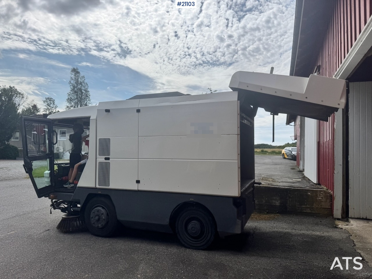 Lakaisuauto Ravo 540: kuva Lakaisuauto Ravo 540