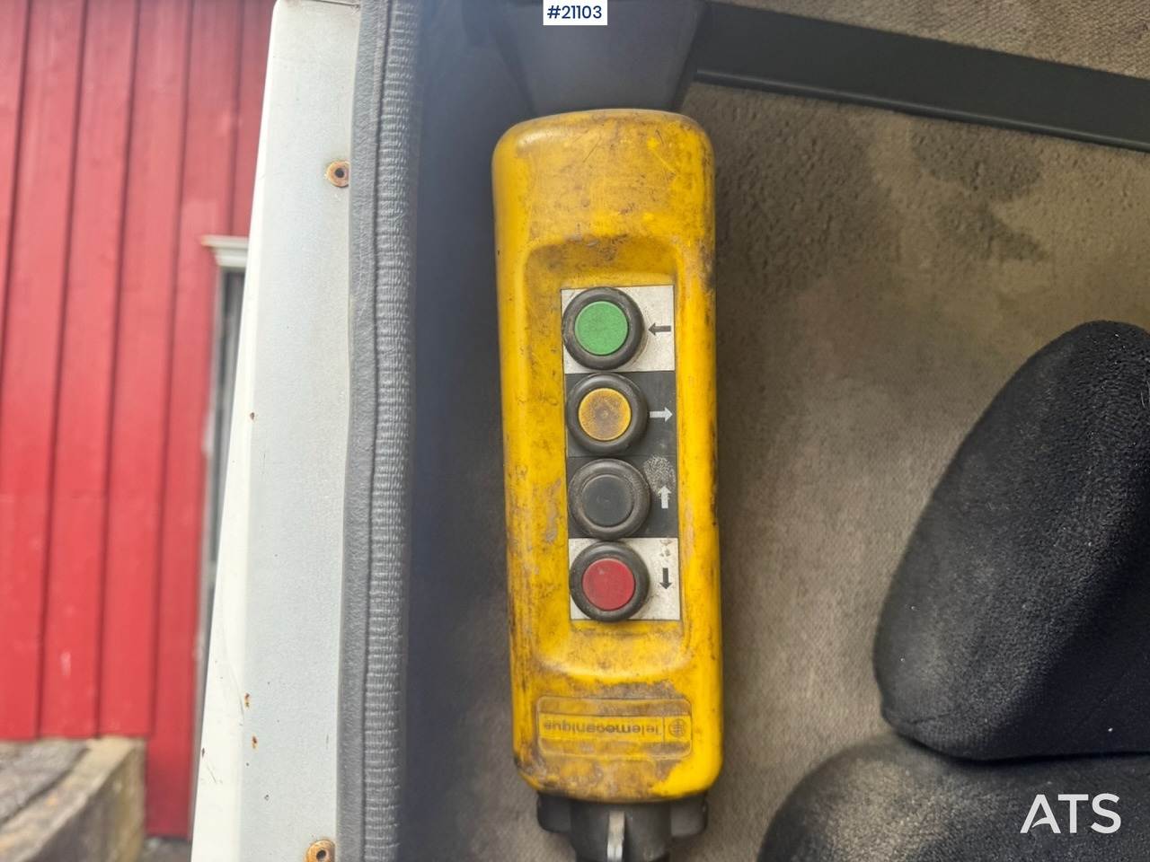 Lakaisuauto Ravo 540: kuva Lakaisuauto Ravo 540