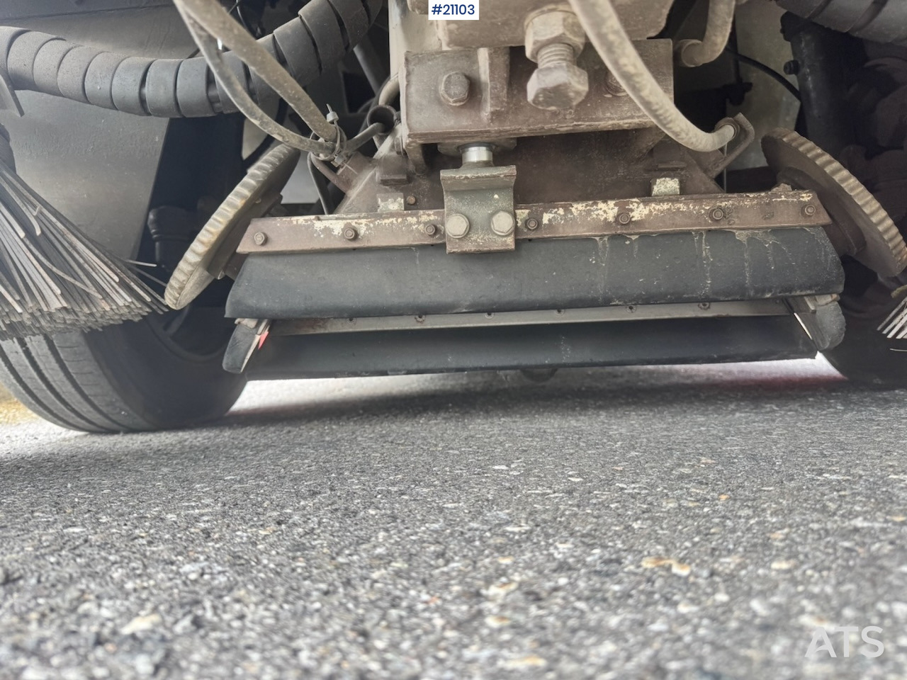 Lakaisuauto Ravo 540: kuva Lakaisuauto Ravo 540