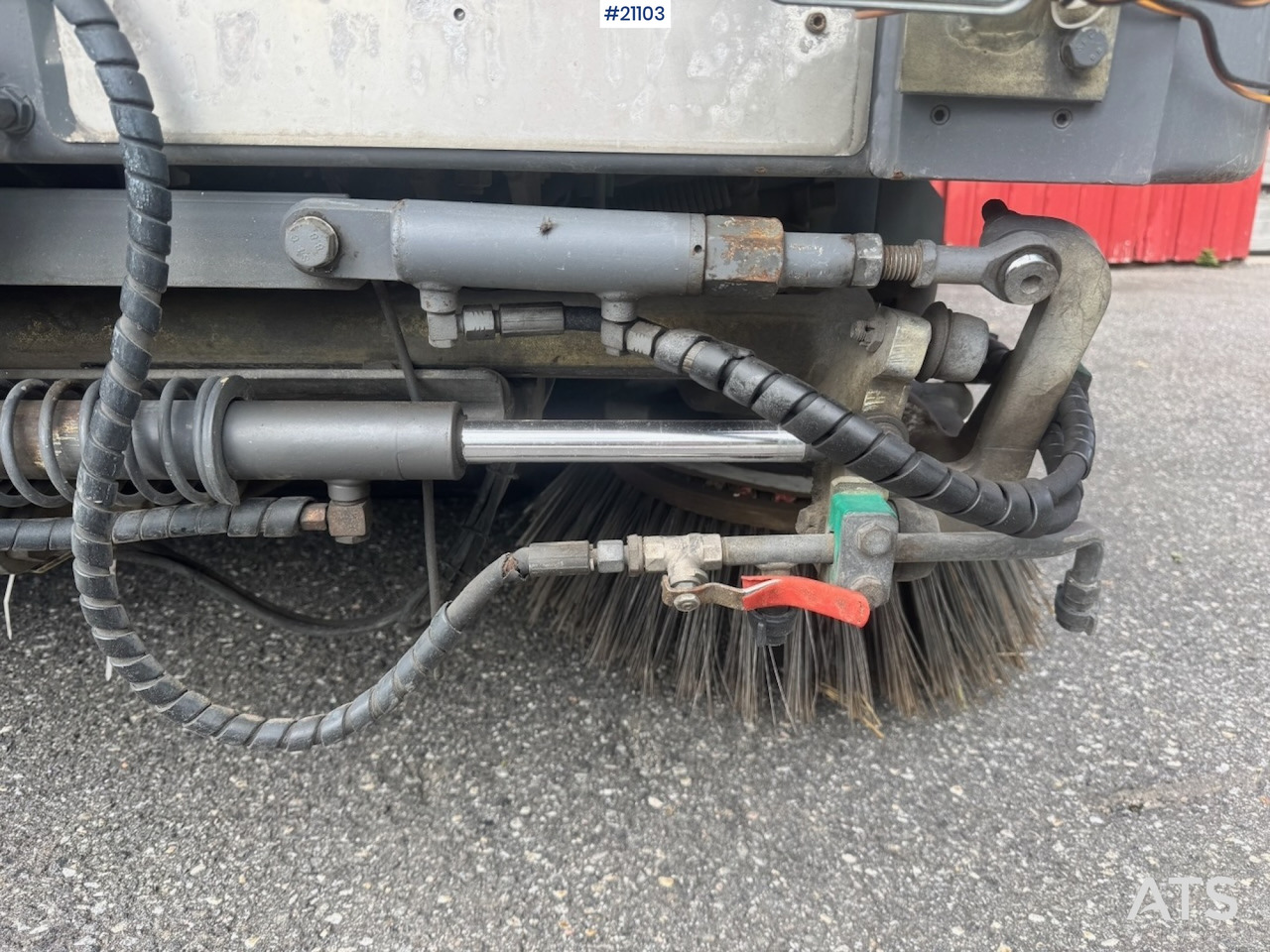 Lakaisuauto Ravo 540: kuva Lakaisuauto Ravo 540