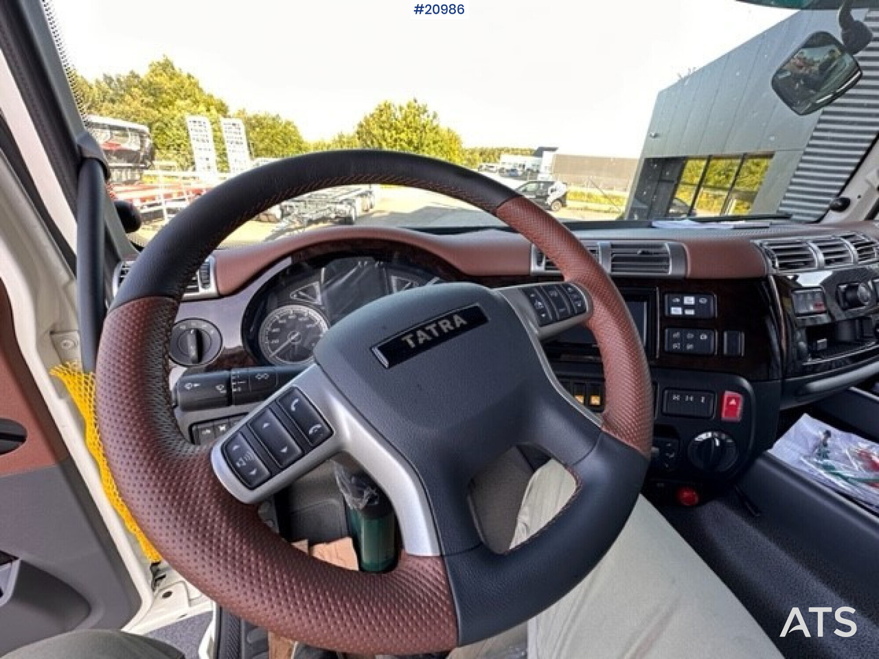 Kippiauto kuorma-auto Tatra 8P6R43: kuva Kippiauto kuorma-auto Tatra 8P6R43