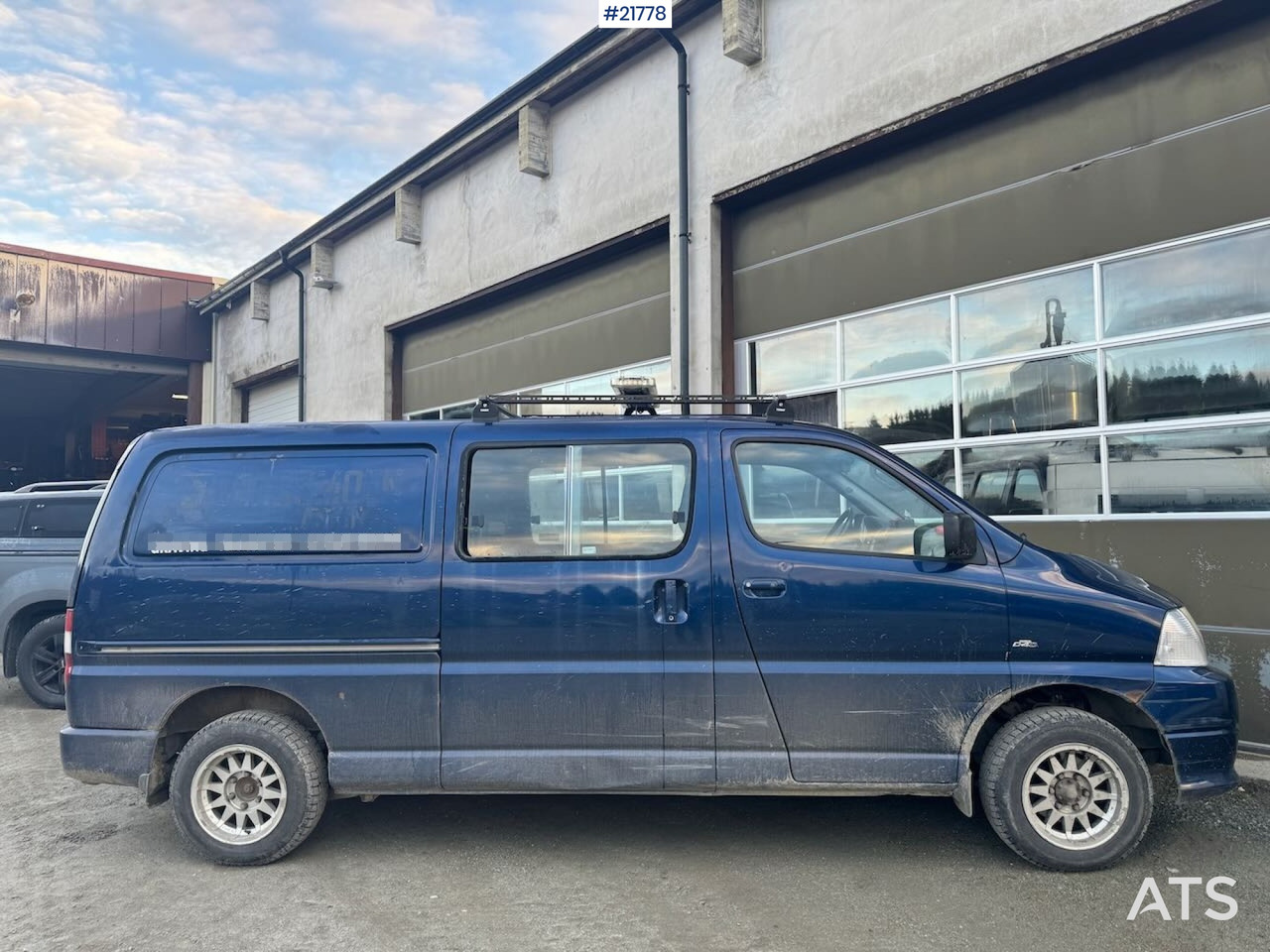 Toyota HIACE - Pakettiauto: kuva Toyota HIACE - Pakettiauto Toyota HIACE - Pakettiauto: kuva Toyota HIACE - Pakettiauto