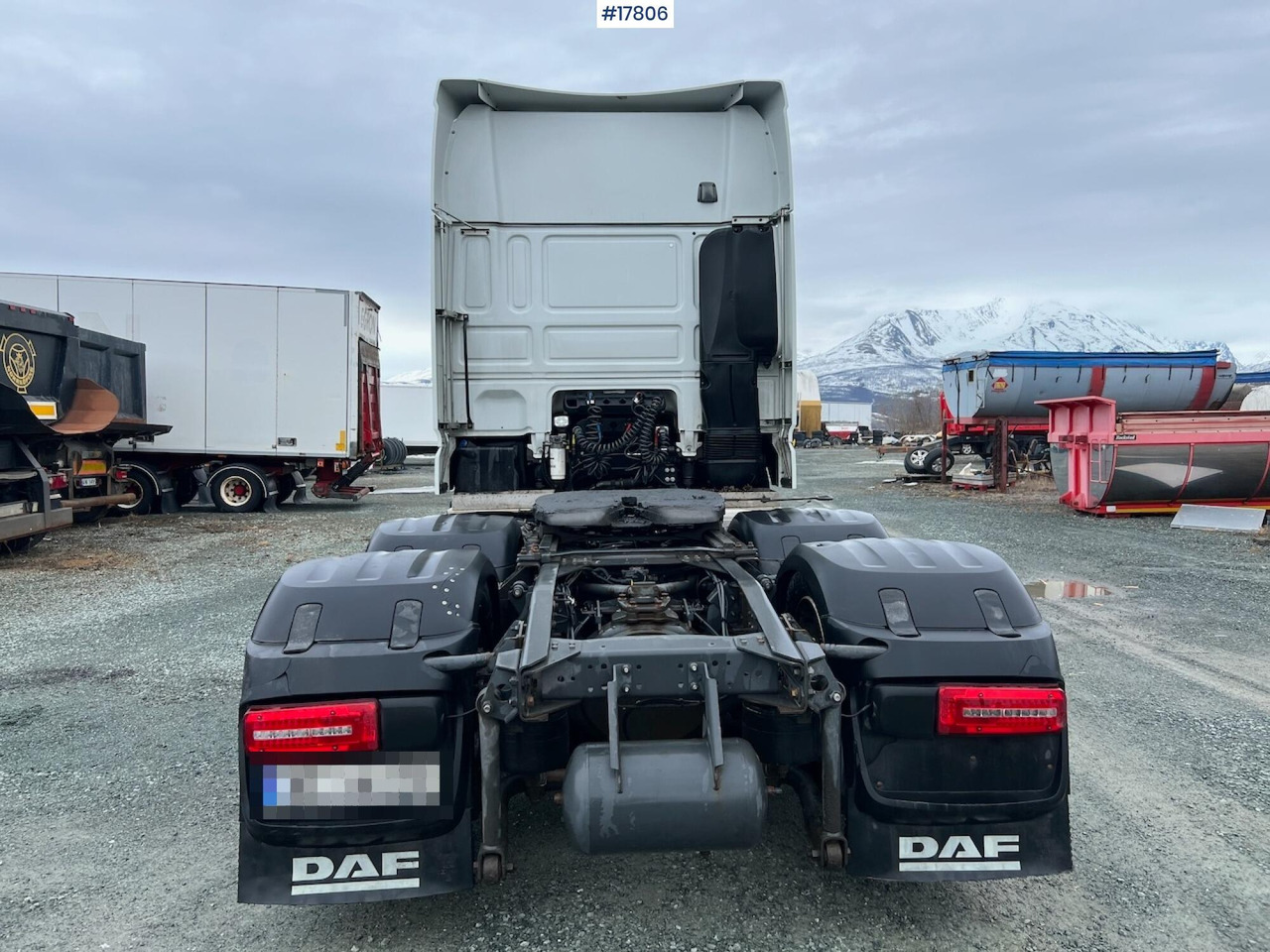 DAF XF 530 - Vetopöytäauto: kuva DAF XF 530 - Vetopöytäauto DAF XF 530 - Vetopöytäauto: kuva DAF XF 530 - Vetopöytäauto