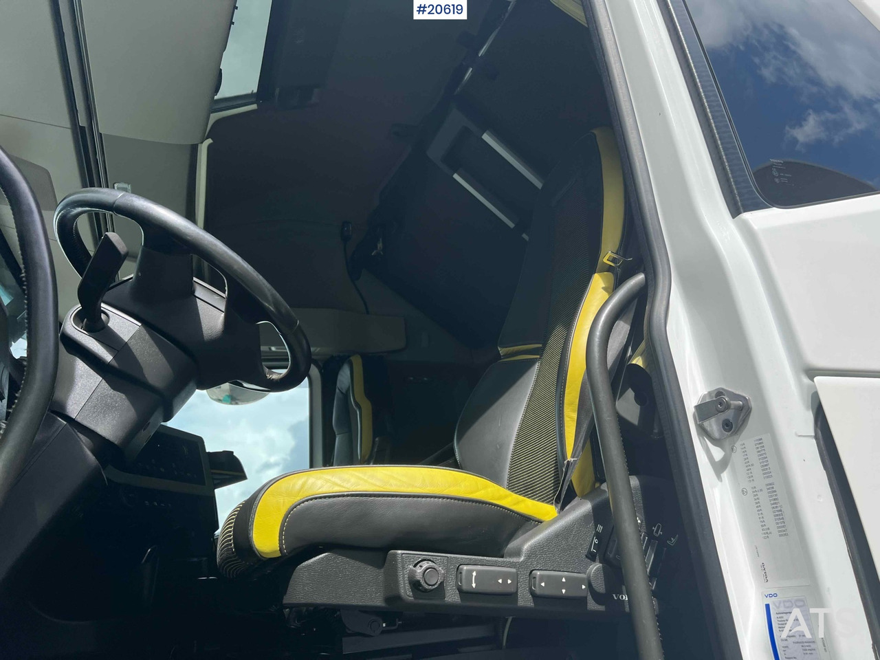 Vetopöytäauto Volvo FH650: kuva Vetopöytäauto Volvo FH650