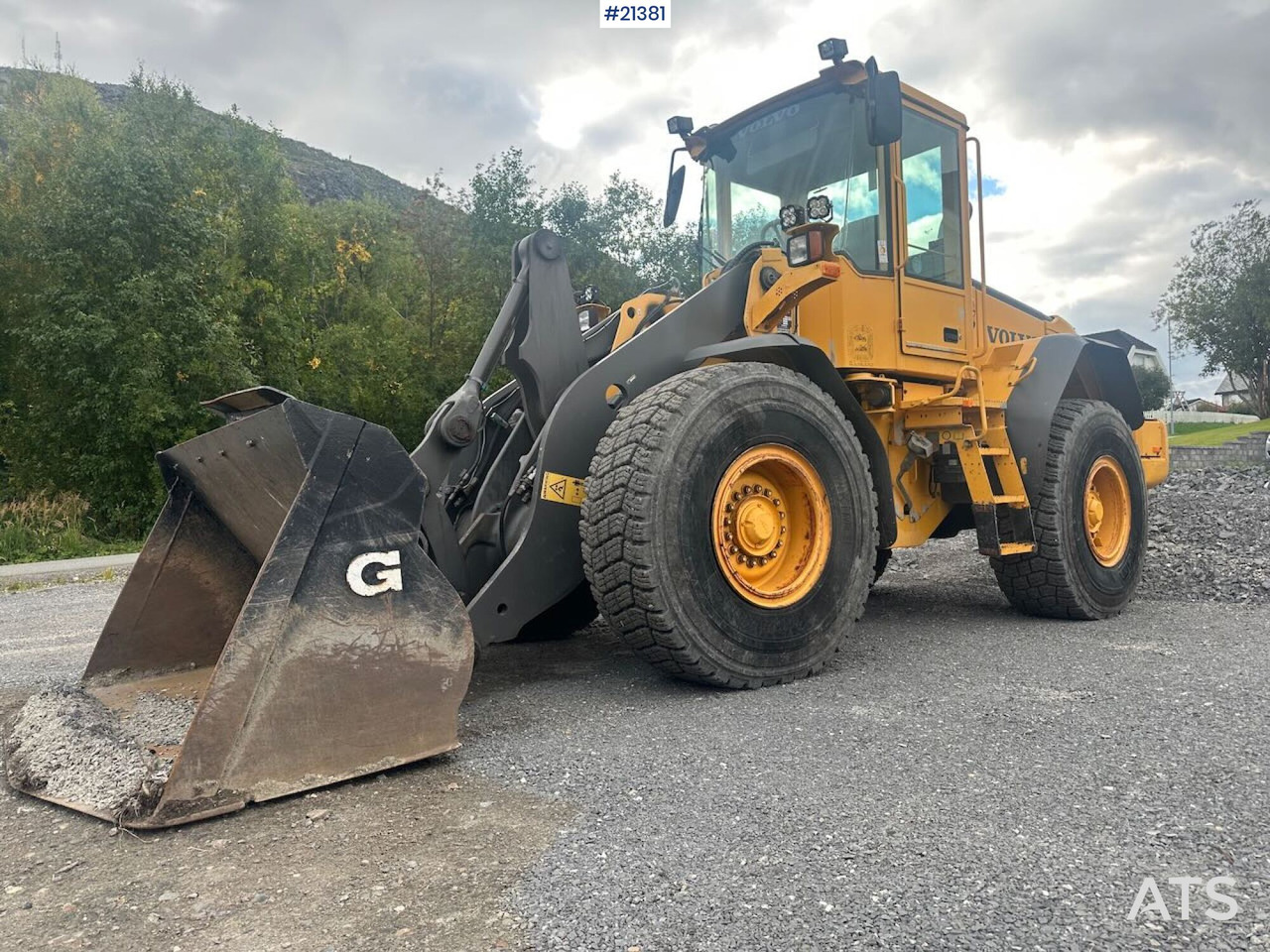 Volvo L90E - Pyöräkuormaaja: kuva Volvo L90E - Pyöräkuormaaja Volvo L90E - Pyöräkuormaaja: kuva Volvo L90E - Pyöräkuormaaja