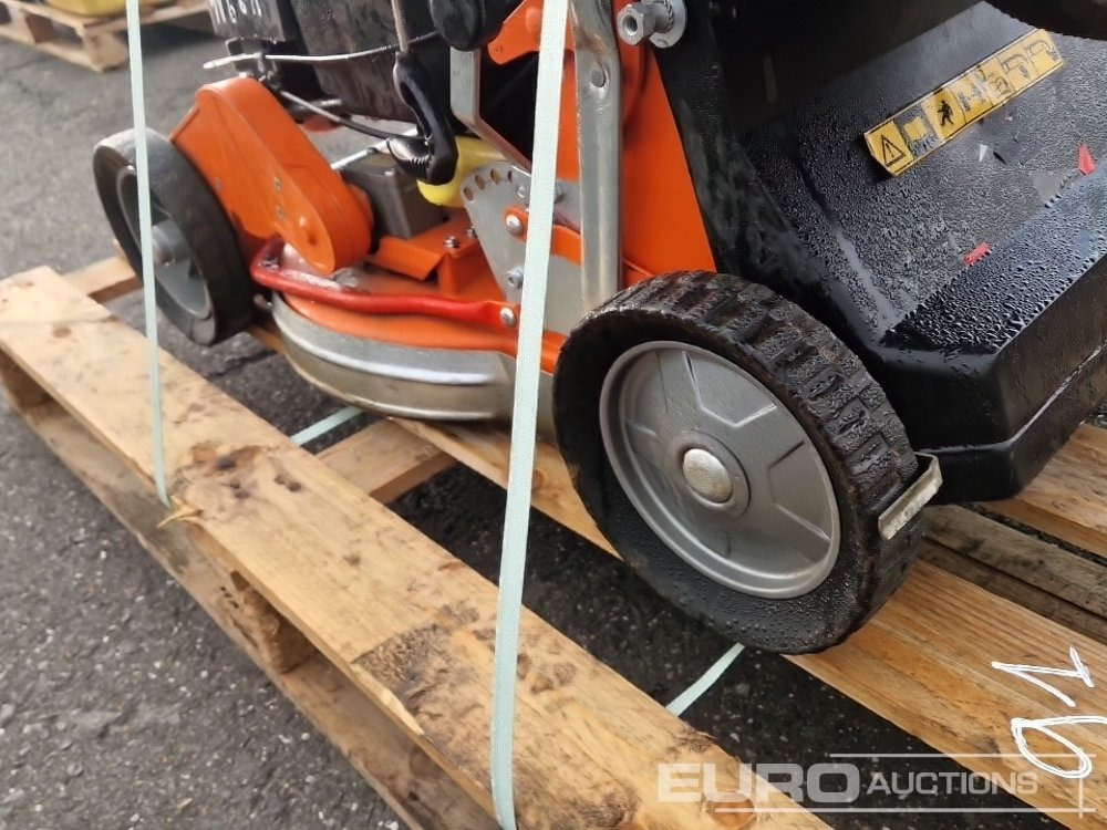 2011 Husqvarna WC 48 Se Walk Behind Petrol Lawnmower - Rakennustarvikkeet: kuva 2011 Husqvarna WC 48 Se Walk Behind Petrol Lawnmower - Rakennustarvikkeet 2011 Husqvarna WC 48 Se Walk Behind Petrol Lawnmower - Rakennustarvikkeet: kuva 2011 Husqvarna WC 48 Se Walk Behind Petrol Lawnmower - Rakennustarvikkeet