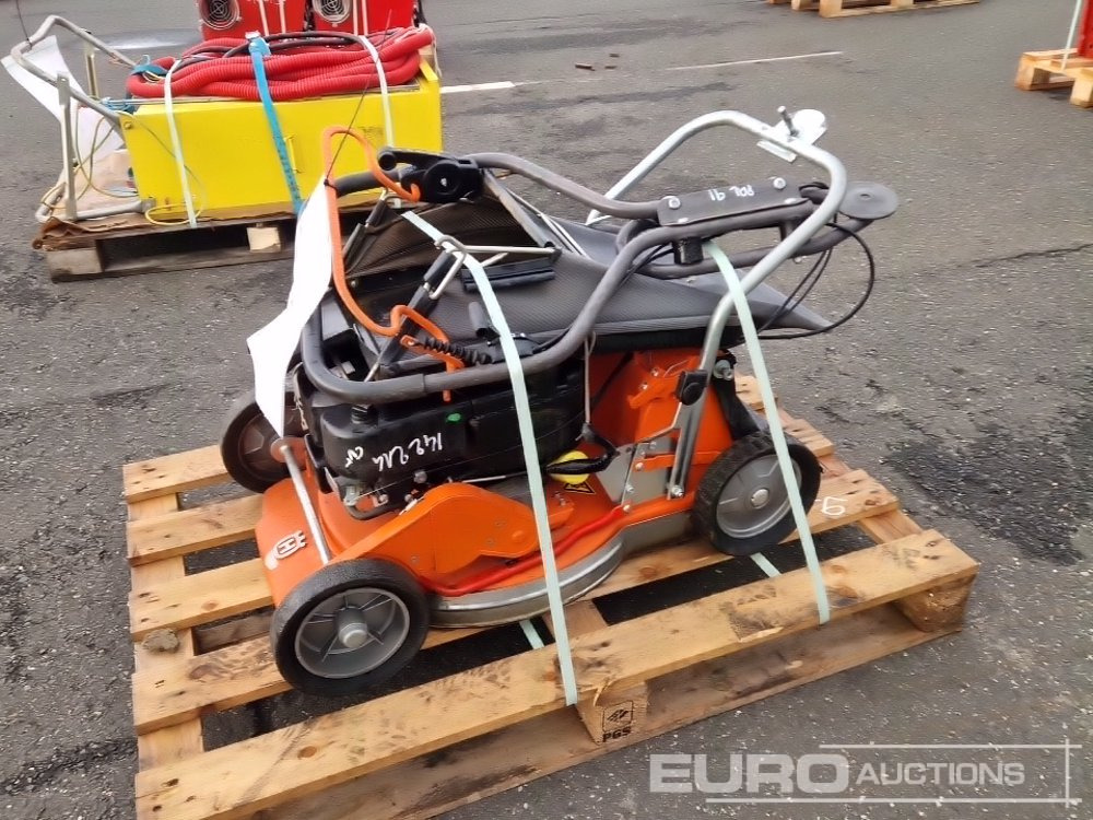 2011 Husqvarna WC 48 Se Walk Behind Petrol Lawnmower - Rakennustarvikkeet: kuva 2011 Husqvarna WC 48 Se Walk Behind Petrol Lawnmower - Rakennustarvikkeet 2011 Husqvarna WC 48 Se Walk Behind Petrol Lawnmower - Rakennustarvikkeet: kuva 2011 Husqvarna WC 48 Se Walk Behind Petrol Lawnmower - Rakennustarvikkeet