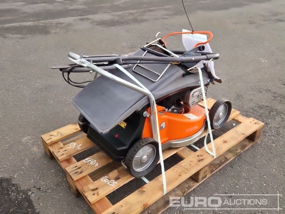 2011 Husqvarna WC 48 Se Walk Behind Petrol Lawnmower - Rakennustarvikkeet: kuva 2011 Husqvarna WC 48 Se Walk Behind Petrol Lawnmower - Rakennustarvikkeet 2011 Husqvarna WC 48 Se Walk Behind Petrol Lawnmower - Rakennustarvikkeet: kuva 2011 Husqvarna WC 48 Se Walk Behind Petrol Lawnmower - Rakennustarvikkeet