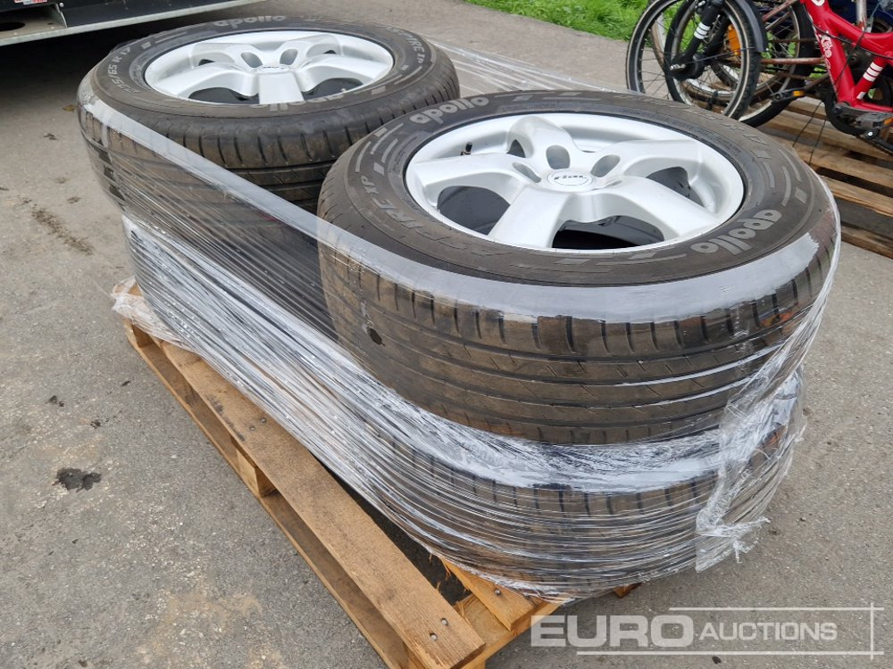 Apollo 235/65R17 Tyres on Rims (4 of) - Rengas: kuva Apollo 235/65R17 Tyres on Rims (4 of) - Rengas Apollo 235/65R17 Tyres on Rims (4 of) - Rengas: kuva Apollo 235/65R17 Tyres on Rims (4 of) - Rengas