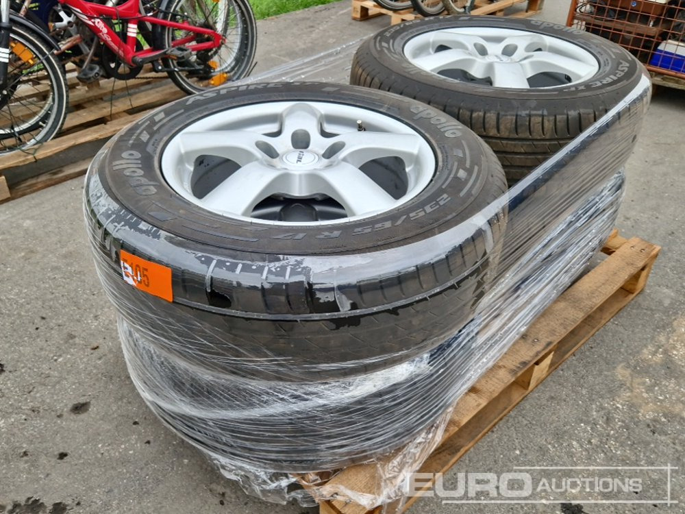 Apollo 235/65R17 Tyres on Rims (4 of) - Rengas: kuva Apollo 235/65R17 Tyres on Rims (4 of) - Rengas Apollo 235/65R17 Tyres on Rims (4 of) - Rengas: kuva Apollo 235/65R17 Tyres on Rims (4 of) - Rengas