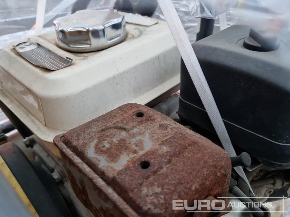 Tärylevy Dynapac LF100: kuva Tärylevy Dynapac LF100 Tärylevy Dynapac LF100: kuva Tärylevy Dynapac LF100