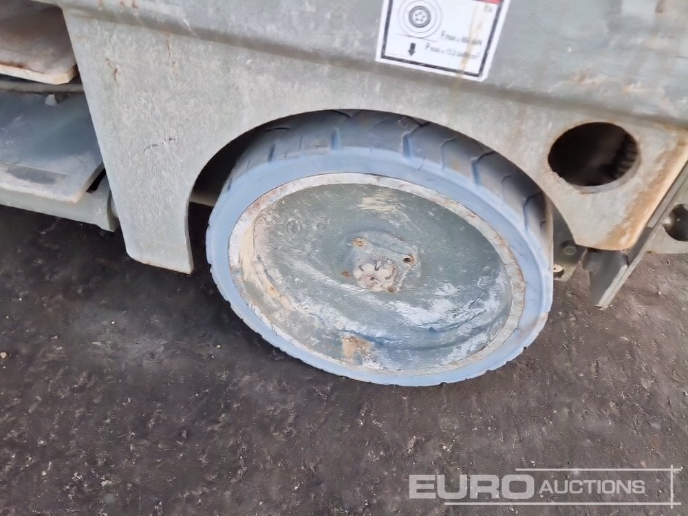 Haulotte Electric Scissor Lift - Henkilönostin: kuva Haulotte Electric Scissor Lift - Henkilönostin Haulotte Electric Scissor Lift - Henkilönostin: kuva Haulotte Electric Scissor Lift - Henkilönostin